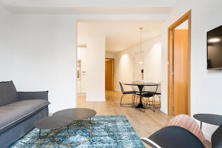 Vale Suite 302 – 2 Bedroom Flat with Balcony