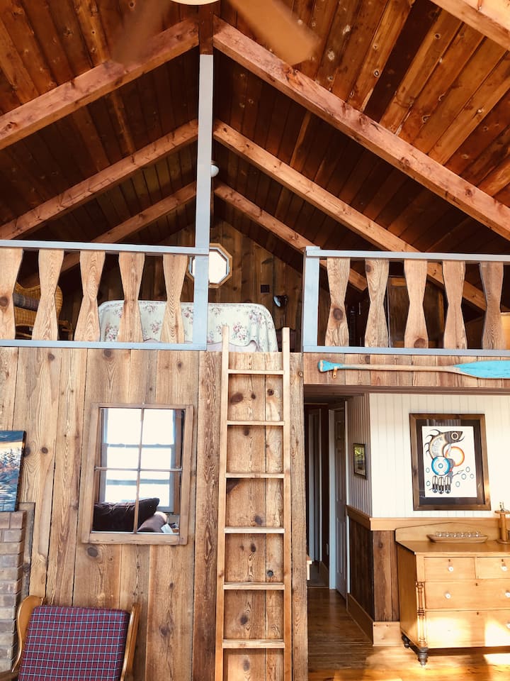 The Loft at Twin Coves features spectacular lake views, and the comfort of a Queen bed.