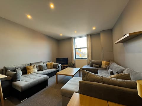 Popular Airbnb listing: Modern 1 bed apartment on edge of city centre (1) in Chapel Allerton