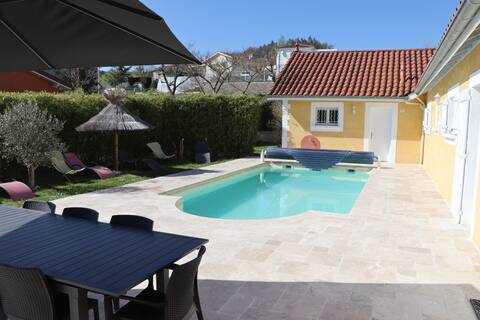 La Villa Coisy : big house with swimming pool