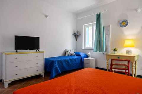 Proprietà Airbnb di successo: Terrace overlooking the sea a Santa Flavia