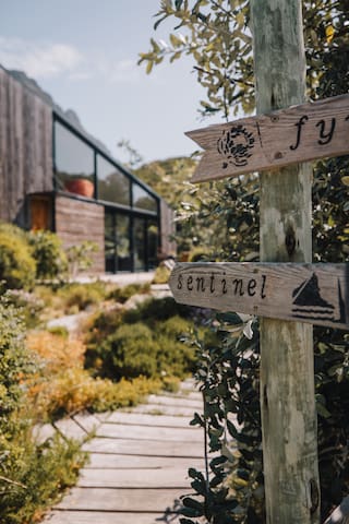 The Sentinel Cabin, Cyphia Close Cabins, Hout Bay gallery image 4