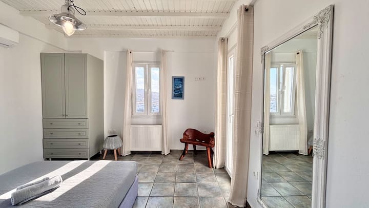 Dormitorio con baño privado