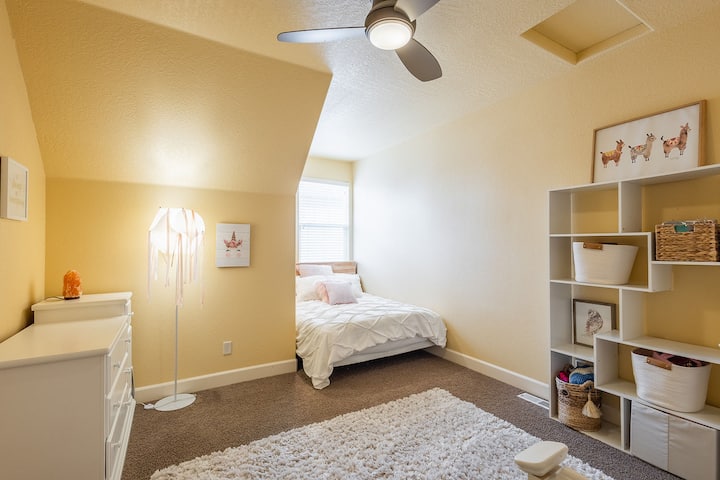 חדר שינה שלישי עם מזרן קווין