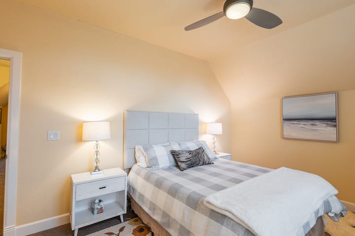 חדר שינה שני עם מזרן קווין ספוג
