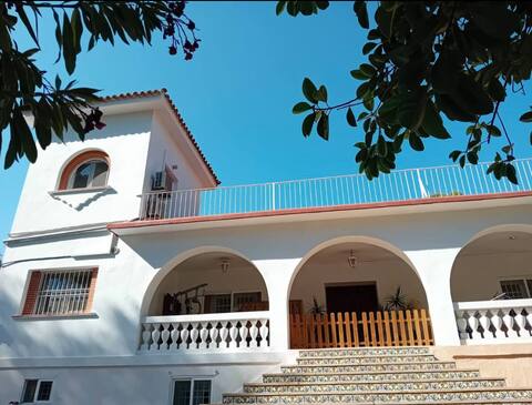 Villa with Luxury Swimming Pool 10' from Valencia