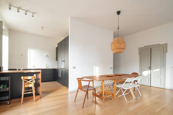 Design & Light – Historic 3BR w/ Parking, Milan gallery image 2