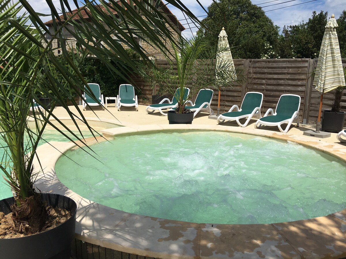 Top performing Airbnb: Mobile home 1 bedroom 2 people, heated pool in Grospierres