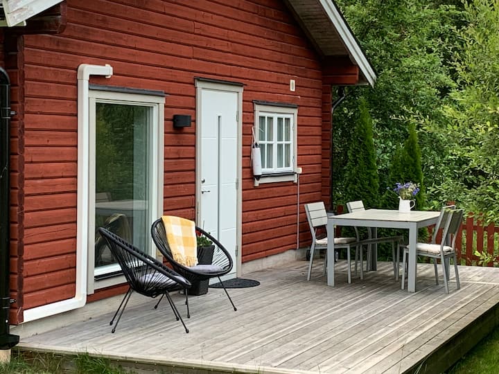 Mysig Stuga I Naturskönt Område Vid Havet - Henån
