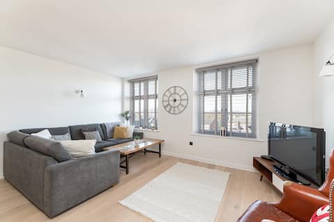 Successful Airbnb property: Free Secure Parking | Stunning City Views in Heslington