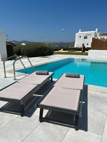 Unique beachfront villa, 5 bedrooms, swimming pool gallery image 2