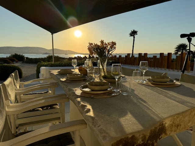 Unique beachfront villa, 5 bedrooms, swimming pool