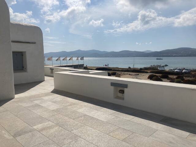 Unique beachfront villa, 5 bedrooms, swimming pool gallery image 3