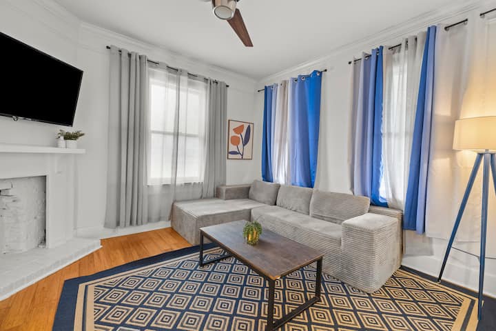 Townhouse in Savannah · 3 bedrooms · 4 beds · 2.5 private baths — photo 3