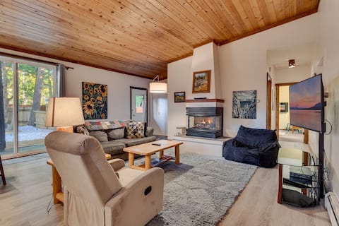 Top Airbnb: Homewood Hideaway's 2 Bedroom Flat in Tahoma