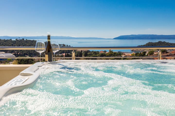 Penthouse Mia, Panoramic View, Private Jacuzzi - Makarska