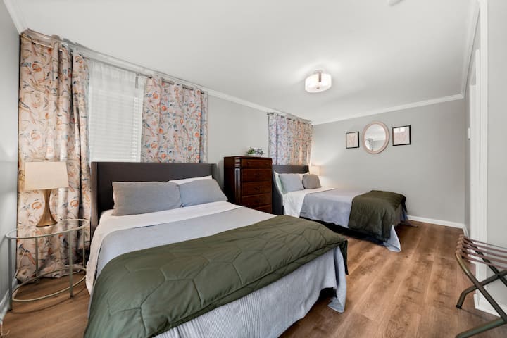Double Queen bedroom