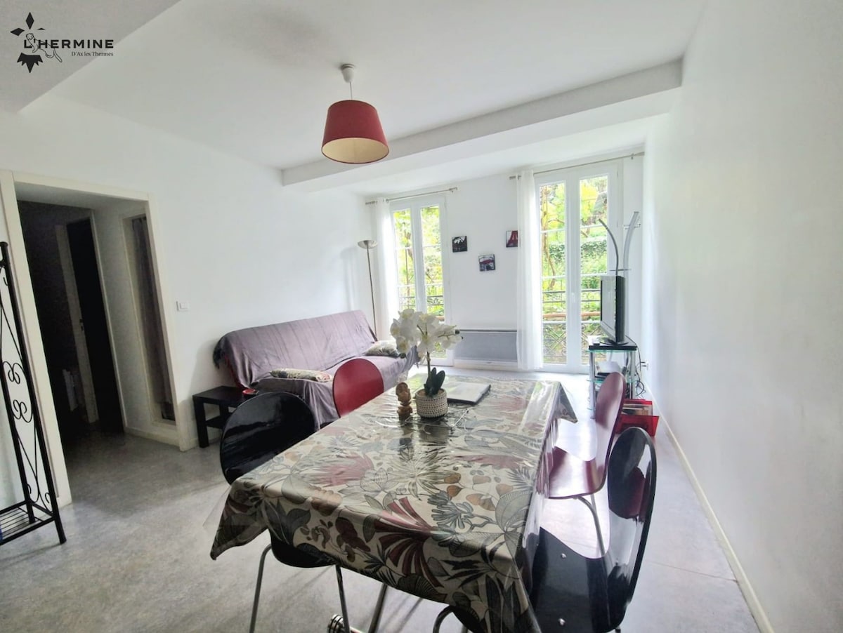 Top performing Airbnb: "L'Hermine d' Ax-les-Thermes", T2, 4 people. in Ariège