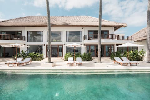 Modern Luxury 5 Bdr Oceanfront Villa in Candidasa