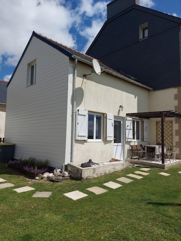 Lennon Cottage With Countryside Views - Châteauneuf-du-Faou