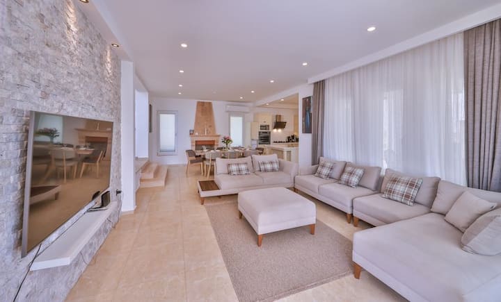 Kaş’ta Lüks Villa, Geniş ÇIm Bahçe, Denize 150mt - Kaş