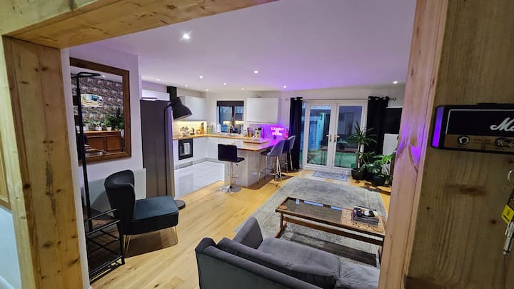 Luxury Apartment With Private Garden, 2 Bed. - Folkestone