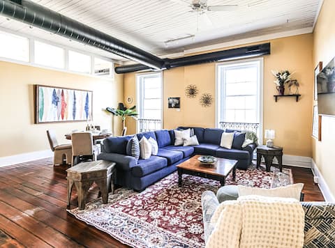 Top Airbnb: Dazzling Condo with Panoramic River Views in Georgia