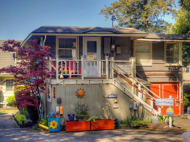 Barber Chair Beach Cottage - Bremerton, WA