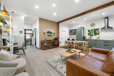 ALL NEW!-Barnhaus-Spa+11 Acres+EV+Gym+Lake Access