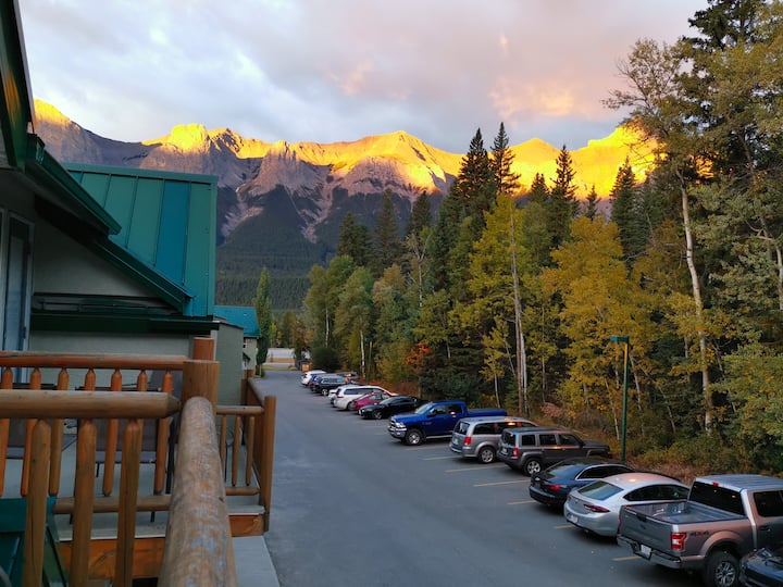 Modern Rustic 2br 2bth Mountain Chalet Close To Banff - Canmore