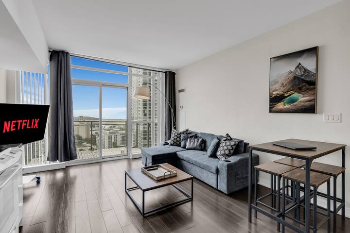 Dtown Toronto with Free parking & Self Check-in # gallery image 3