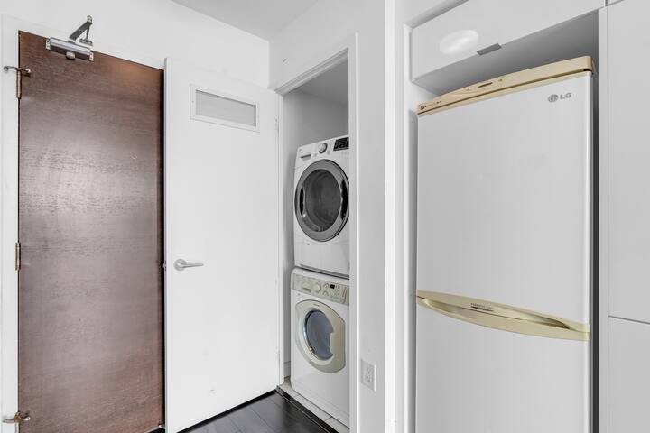 Dtown Toronto with Free parking & Self Check-in # gallery image 2