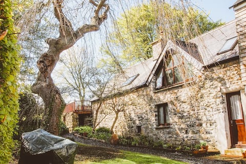 5* Sunny Retreat Cottage, Newport