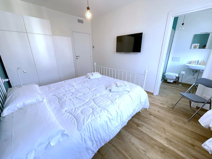 спална соба 1 со сопствена бања