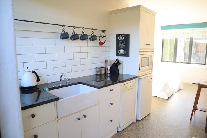 Studio Apartment @ Cherry Tree Farm - Cromwell