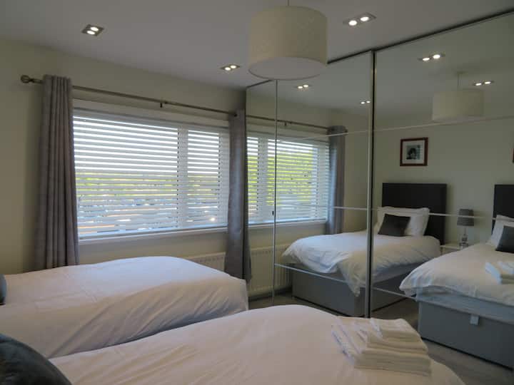 Camera "Meglio insieme". 

Due letti singoli situati al piano superiore. 