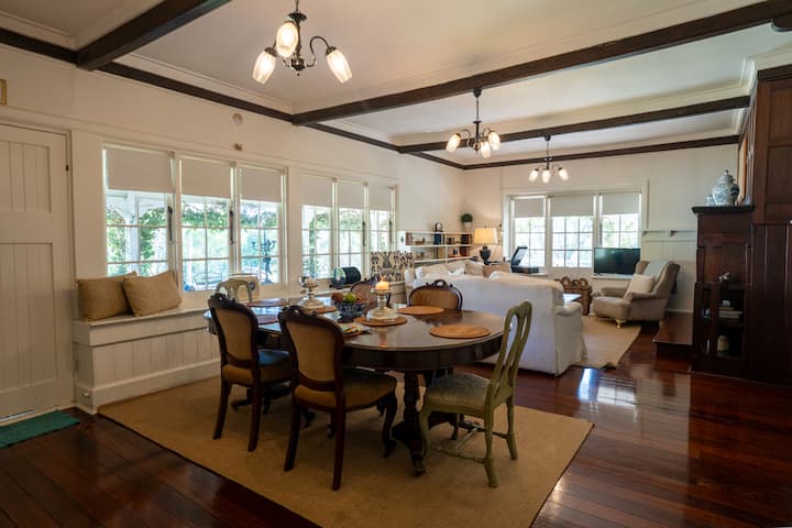 Dreamy Group Retreat | 3br, Pool & Fireplace - Perth, Australia
