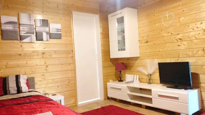 Quirky Park. Hot & Cold Tub, Sauna & Party Room! - Siófok