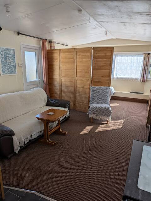 Top Airbnb: V10 caravan with a garden in City Of Portsmouth