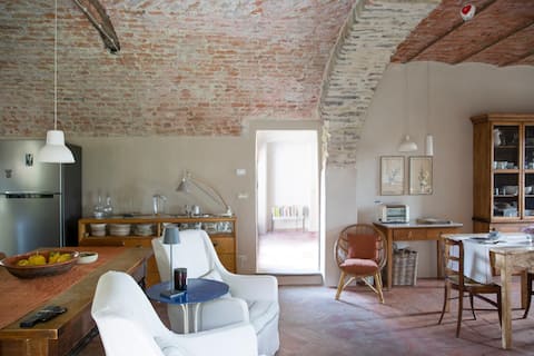 MURAZZANO, HISTORIC HOUSE OVERLOOKING THE LANGHE