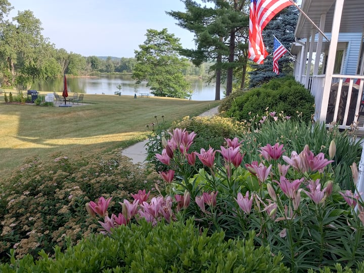 Badger's Digs- Special Mid-week Pricing! - MacKenzie Center, Poynette