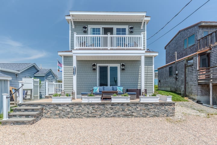 Narragansett Coastal Cottage Charmer W/beach Views - Narragansett, RI