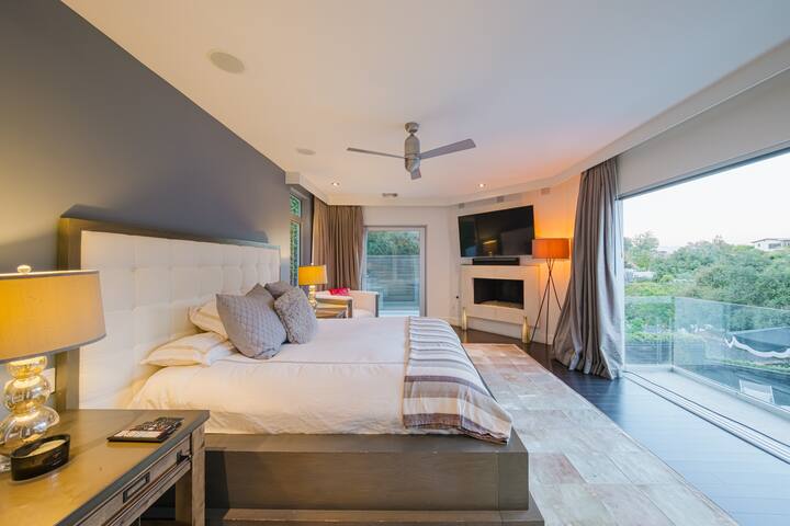 Modern Laurel Canyon Retreat w/ Panoramic Views gallery image 3