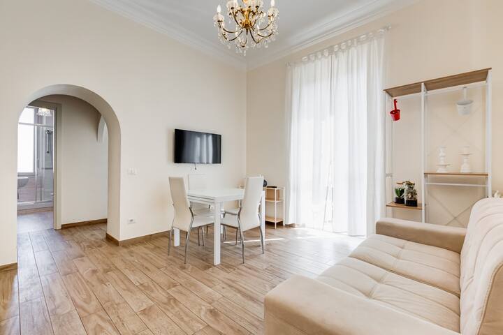Charming Apartment a few steps to the Colosseo