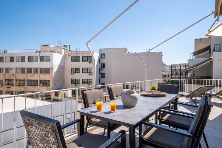 Amazing terrace of Acropolis! 10min walk to Plaka! gallery image 2