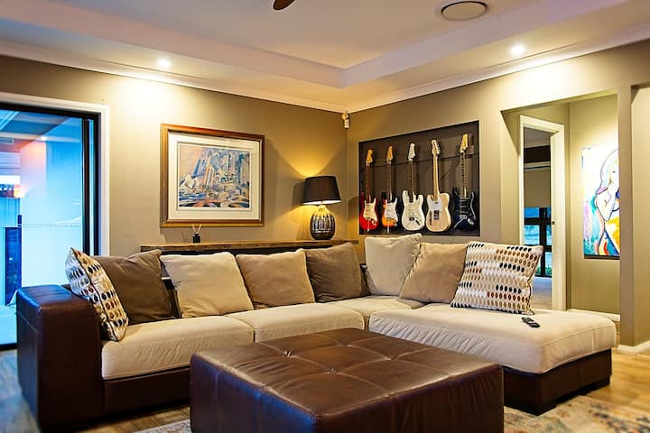 Jasmine Lodge - Idyllic Home With Pool, Mtn Views - Paxton