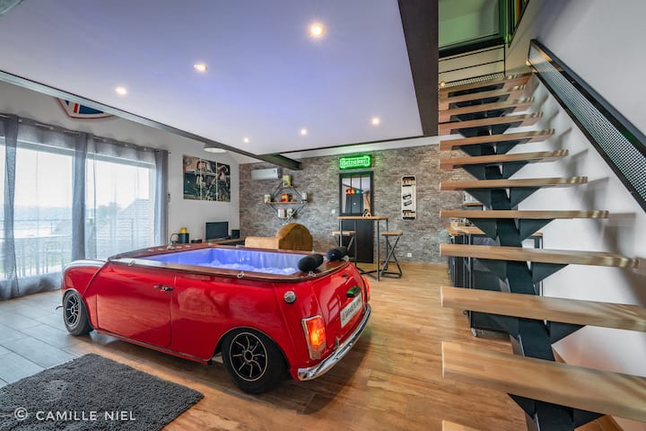 loft with private jacuzzi, escape game and lake view