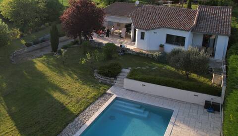 Villa - 8 people - 4 bedrooms - Swimming pool