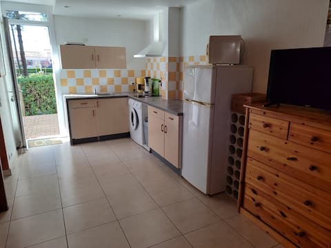 Top Airbnb: Large studio for 2 people 250 m from the beach. à Argelès Sur Mer