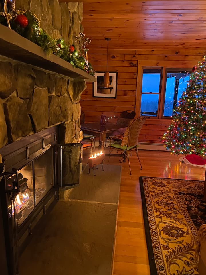 Country Lodge  I  Room 10 - Hancock, NY